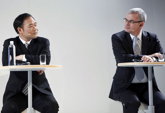 吉利董事长李书福（左）控制的沃尔沃公司，今年10月换掉了CEO斯蒂芬·雅各布（右）。