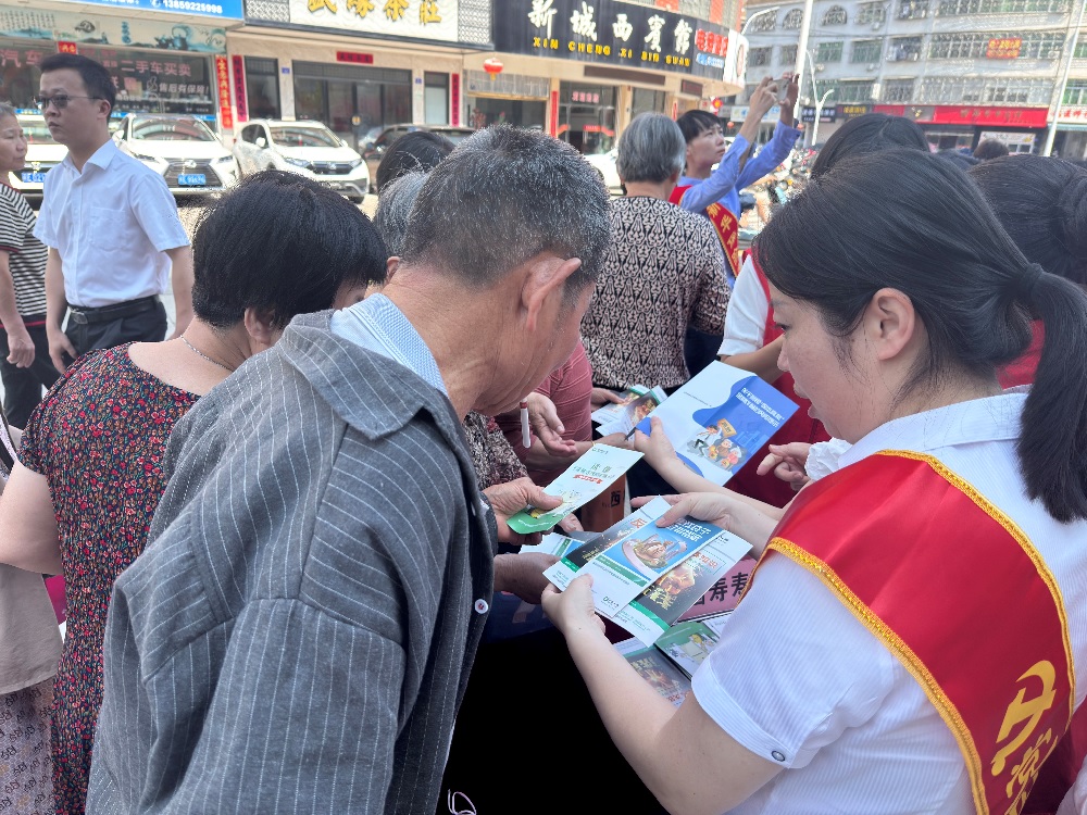 国寿寿险云霄县支公司参加“5·15”打击和防范经济犯罪宣传活动对外1.jpg